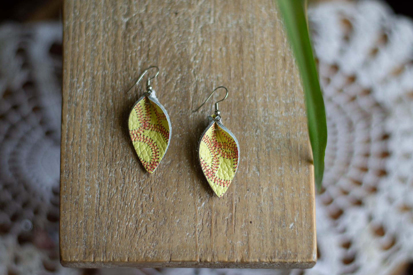 Sports Theme Small Leaf Drops