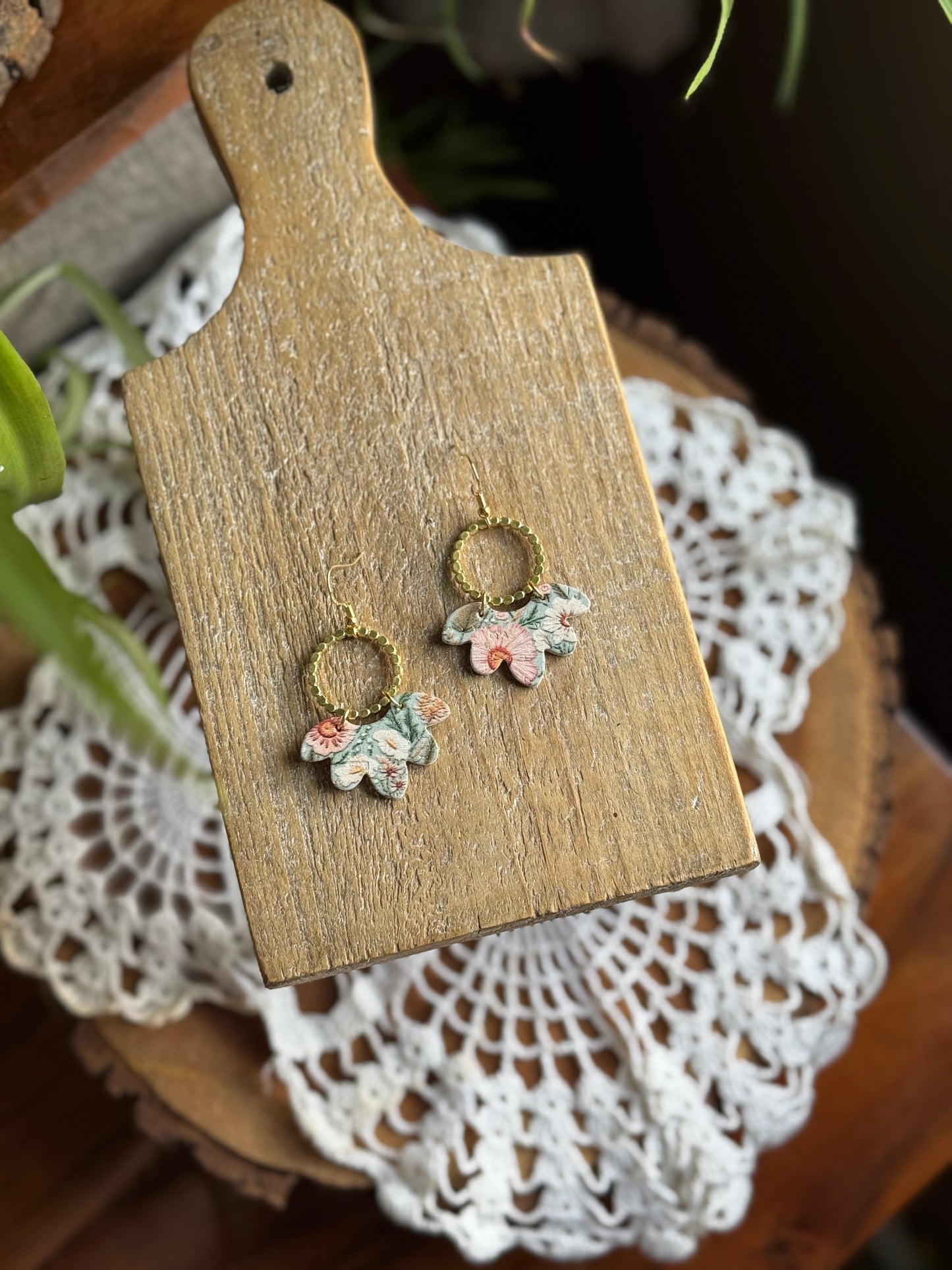 Hammered Ring Scallop Peach Floral