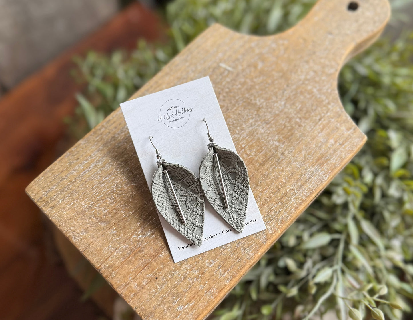 Gray Textured Leafdrop