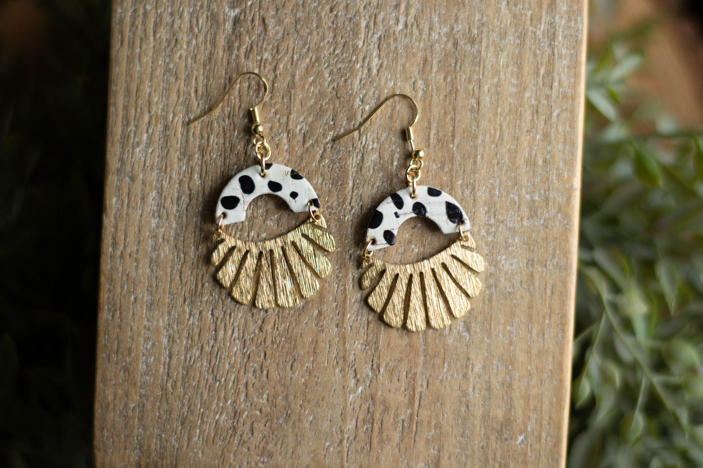 Spotted Spray Dangle