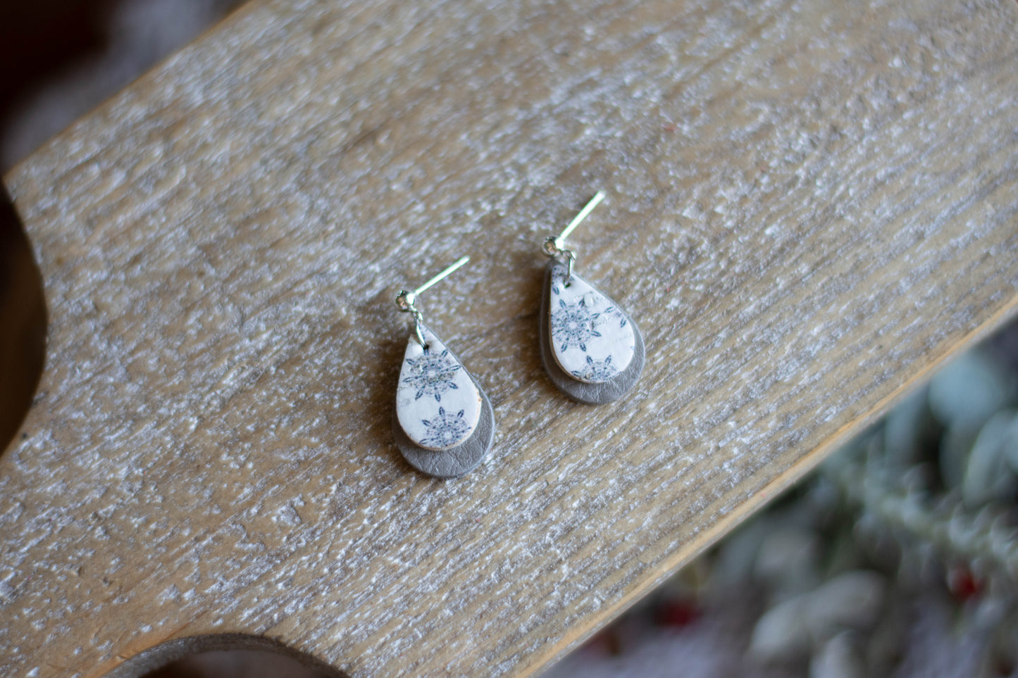 Mini Teardrop | Gray Snowflake