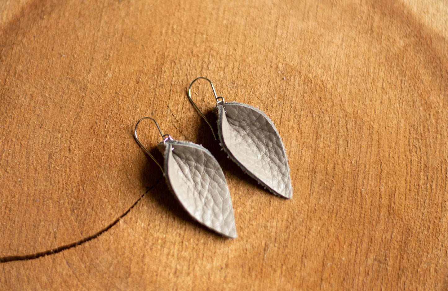 Pebble Leather Leaf Drop