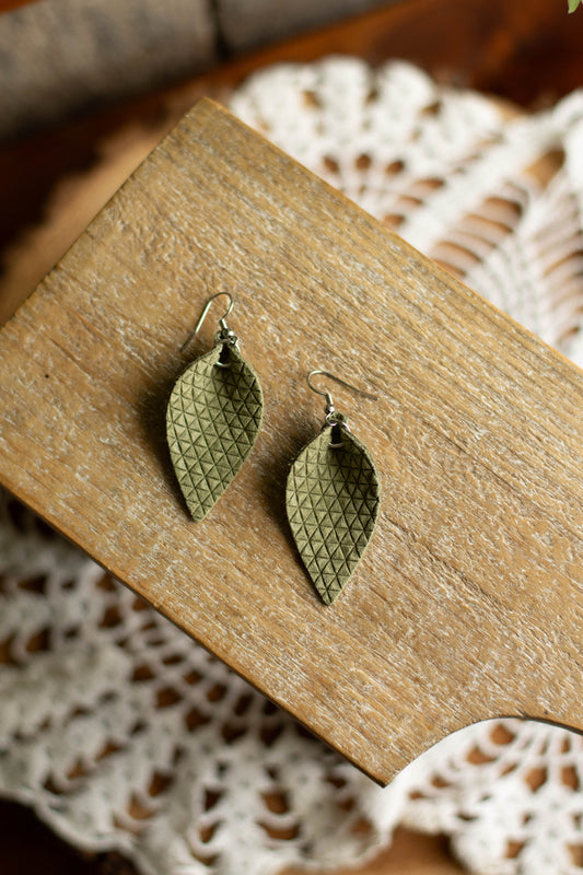Textured Leaf Drop