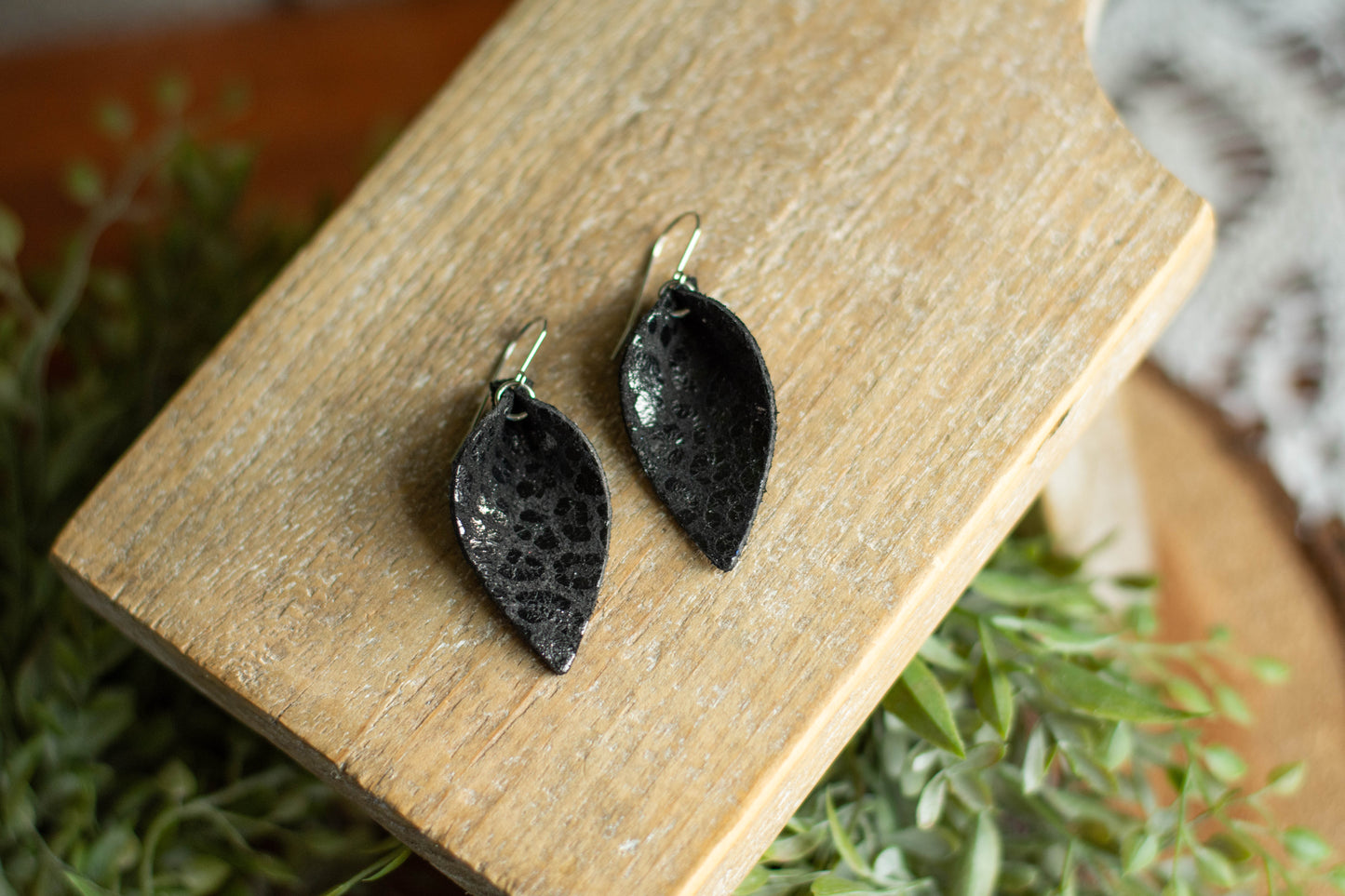 Black Leopard Leaf Drop