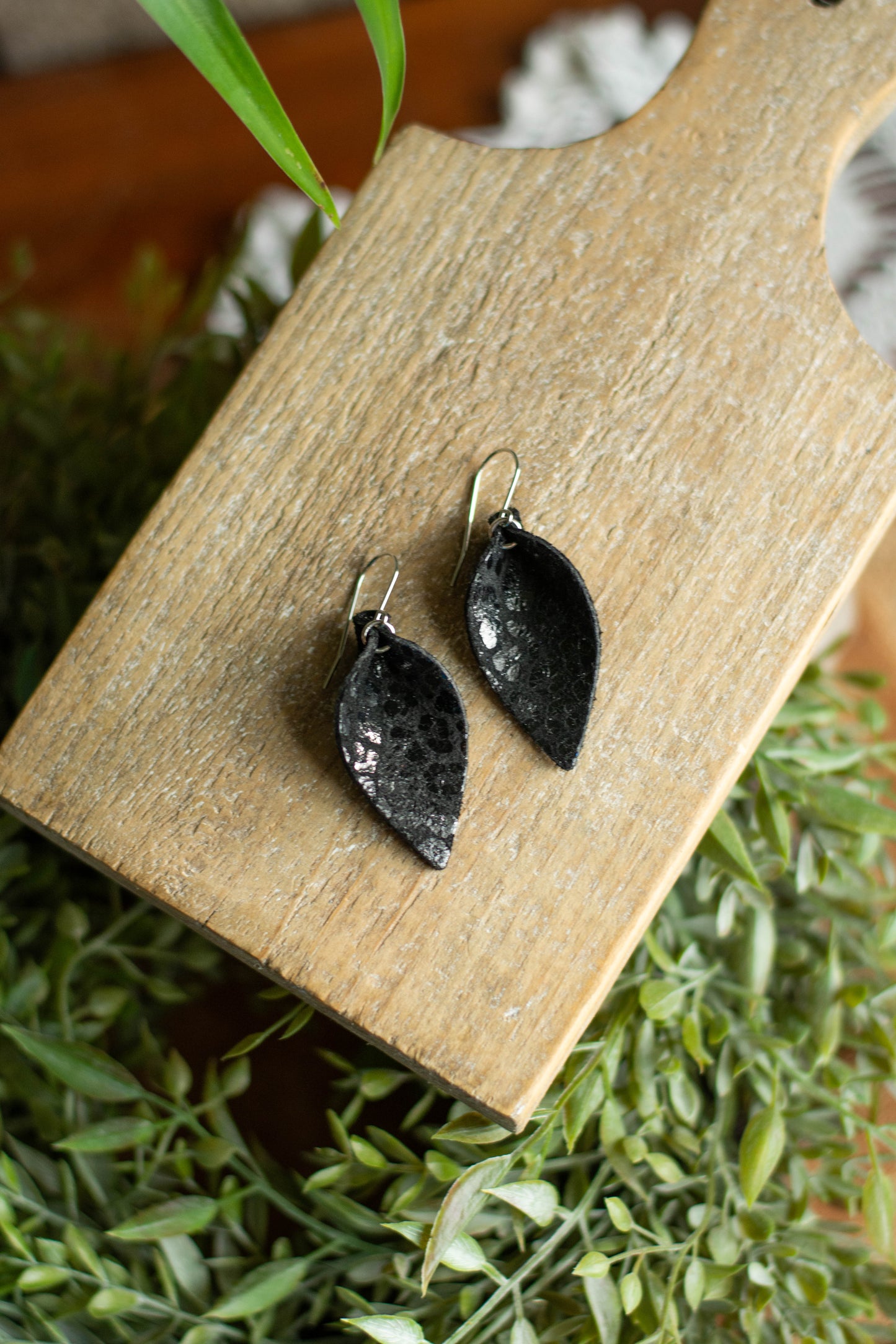 Black Leopard Leaf Drop